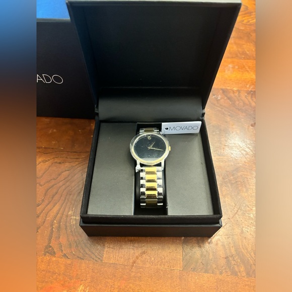 New authentic Movado Men's Two-Tone Watch! - Picture 3 of 6